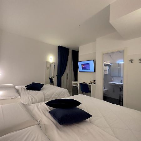 Hotel Smart Cruise 치비타베키아 외부 사진