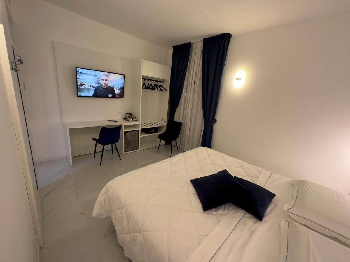 Hotel Smart Cruise 치비타베키아 외부 사진